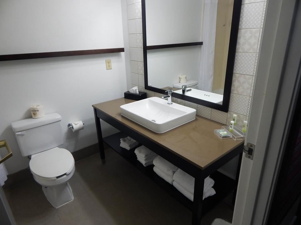 Country Inn & Suites By Radisson, Dfw Airport South, Tx เออร์วิง ภายนอก รูปภาพ