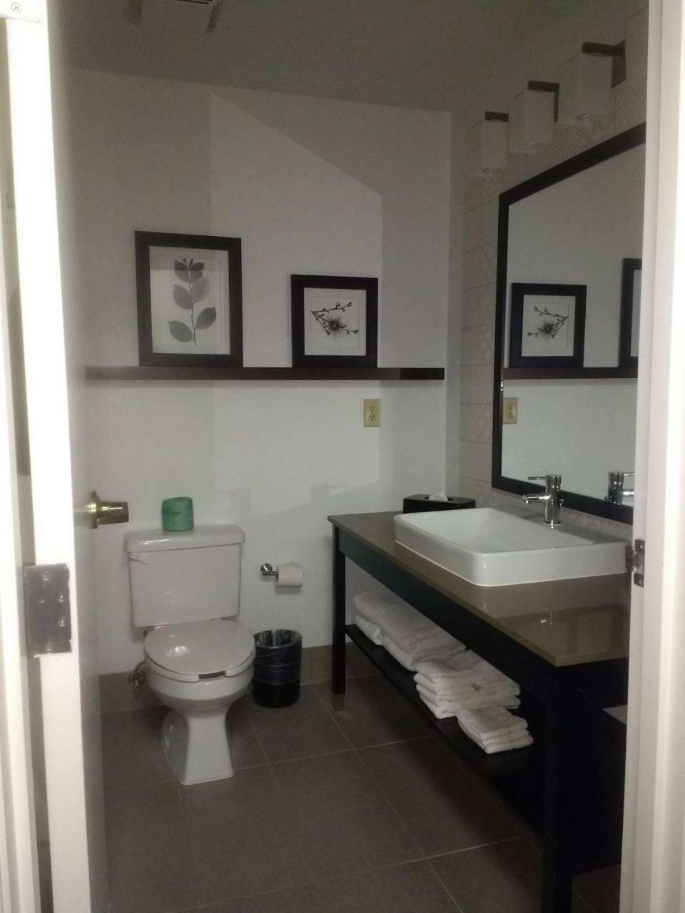 Country Inn & Suites By Radisson, Dfw Airport South, Tx เออร์วิง ภายนอก รูปภาพ